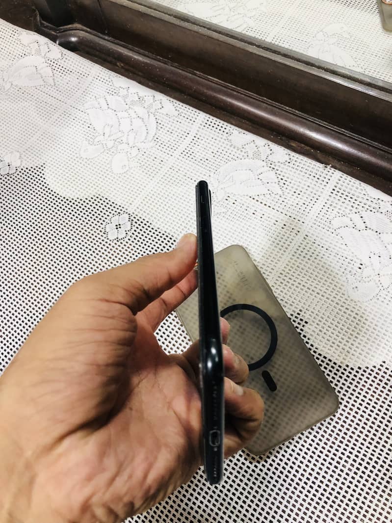 Apple iPhone 7 Plus 3