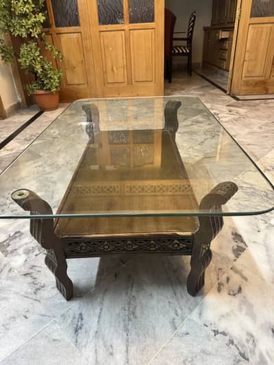 Main lounge table in Excellent Condition