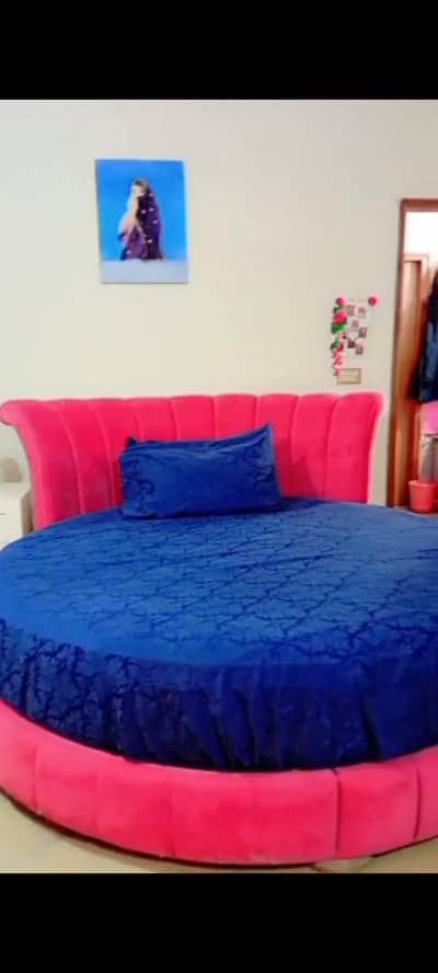 round dream bed with 14 inch mattress