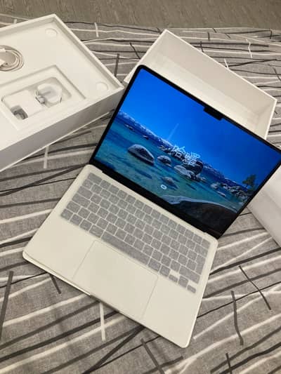 Mac Book Air "13"  M4