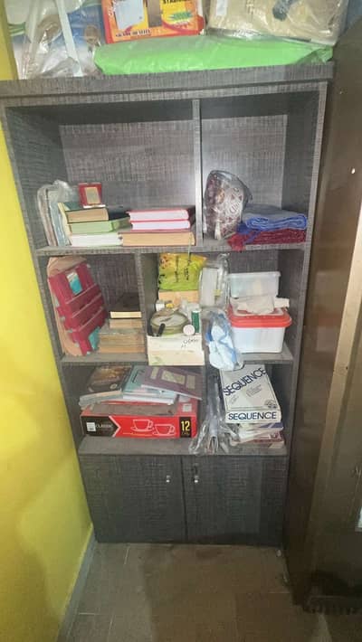 Brand new condition showcase and book shlef