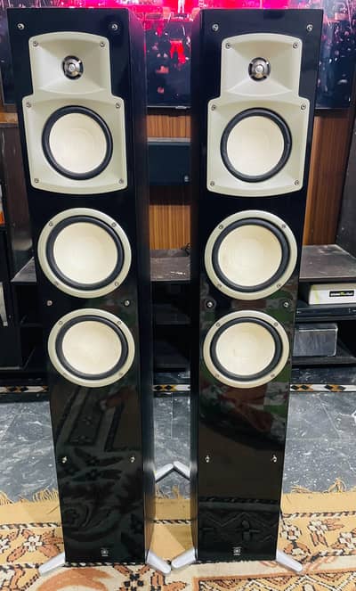 Yamaha ns-9502 tower and center speaker