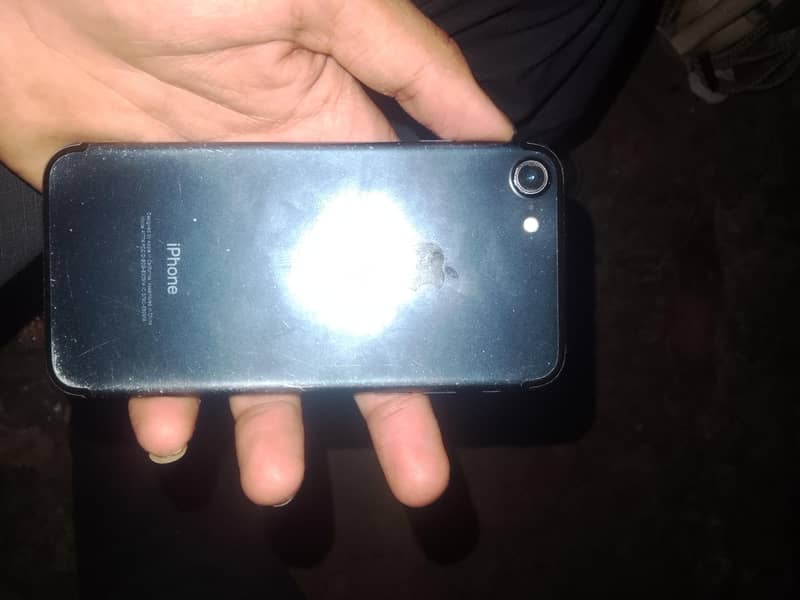 Apple iPhone 7 0