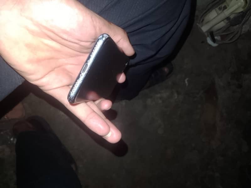 Apple iPhone 7 3