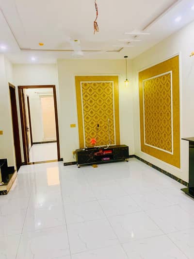 5 MARLA FULL HOUSE FOR RENT IN EDEN BOULEVARD COLLEGE ROAD LAHORE