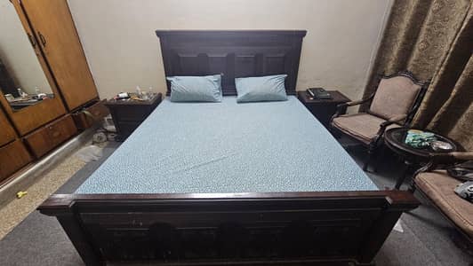 Wooden bed set without mattress with two side tables