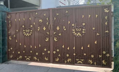Gate and Center table for sale