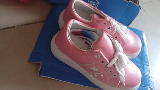 ladies sneakers