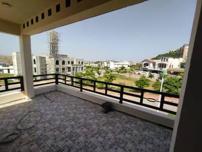 1 KANAL 1ST FLOOR FOR RENT