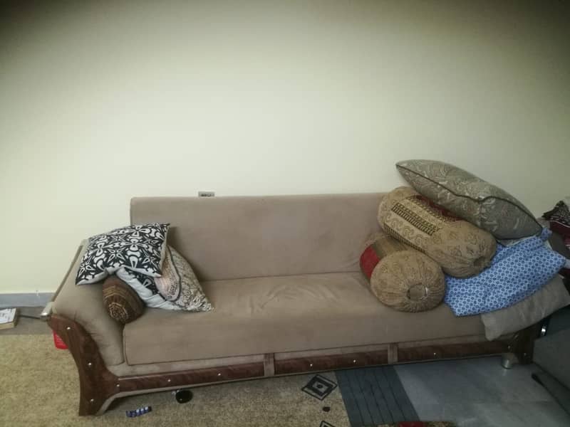 Almost new Sofa 0