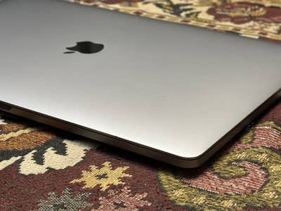Apple MacBook Pro 2017 15inch (16Gb RAM/500GB Storage/4GB Graphics)