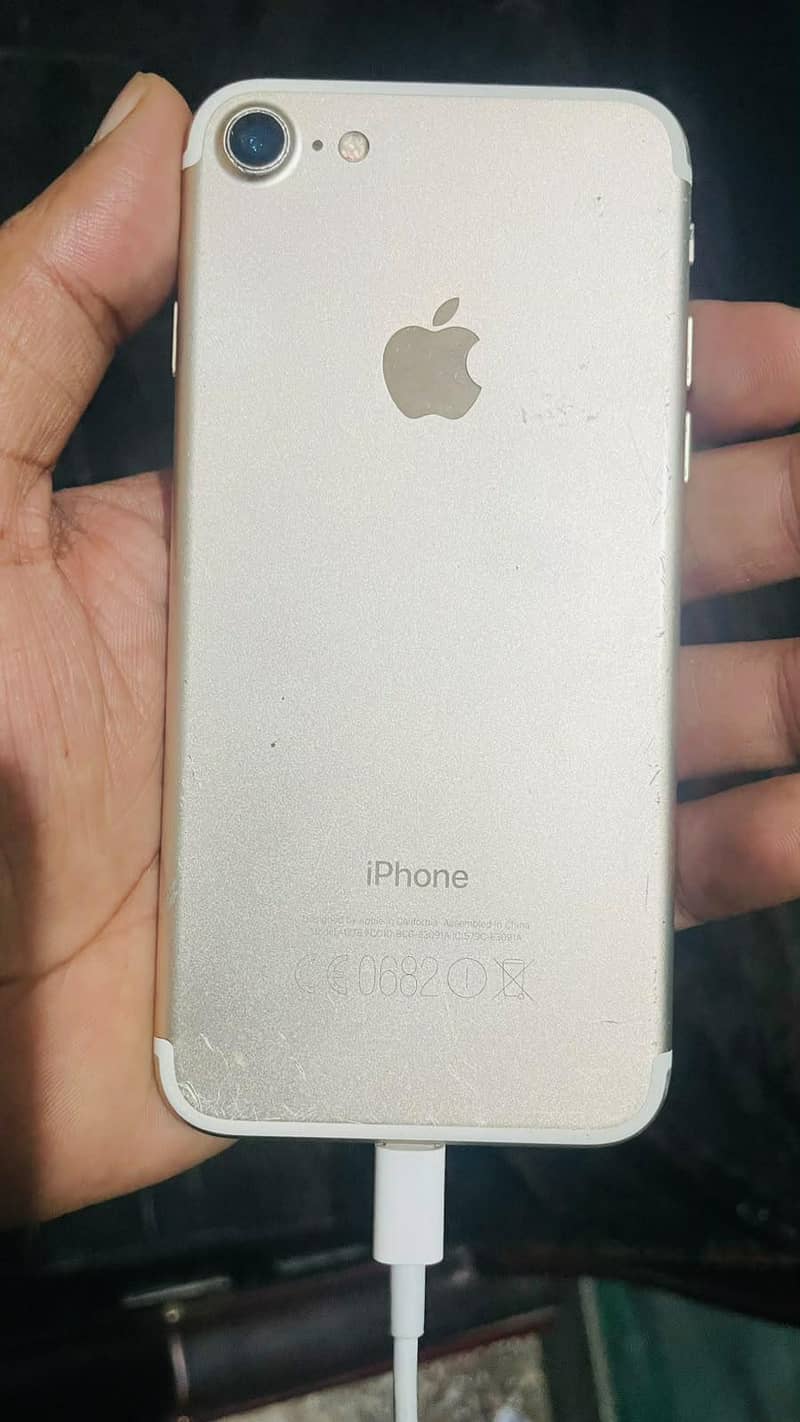 Apple iPhone 7 3