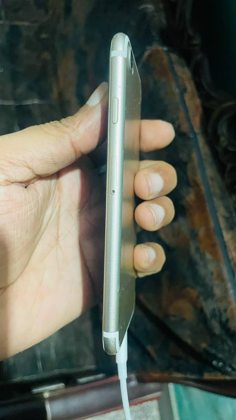 Apple iPhone 7 12