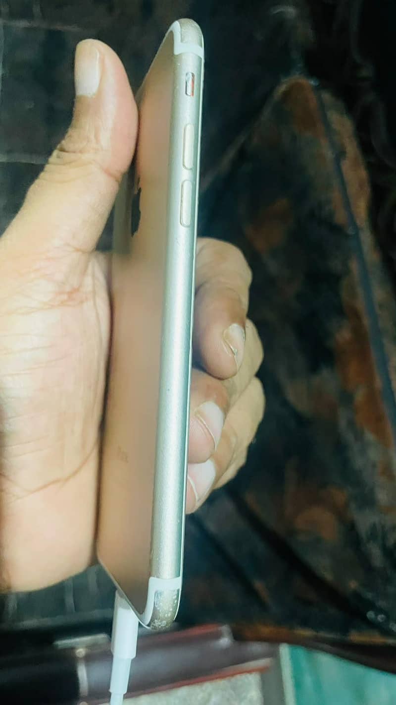 Apple iPhone 7 13