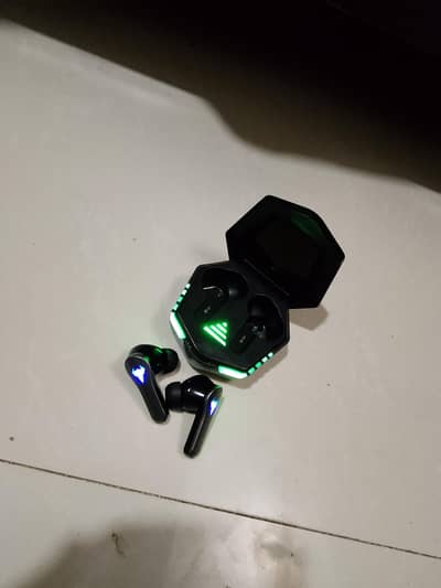 n35 gaming earbuds in good condition sounds quality good