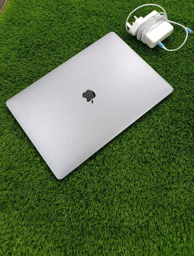 Macbook Pro 2019, 16", Core i9, 64GB RAM, 4GB Graphic, 1TB SSD