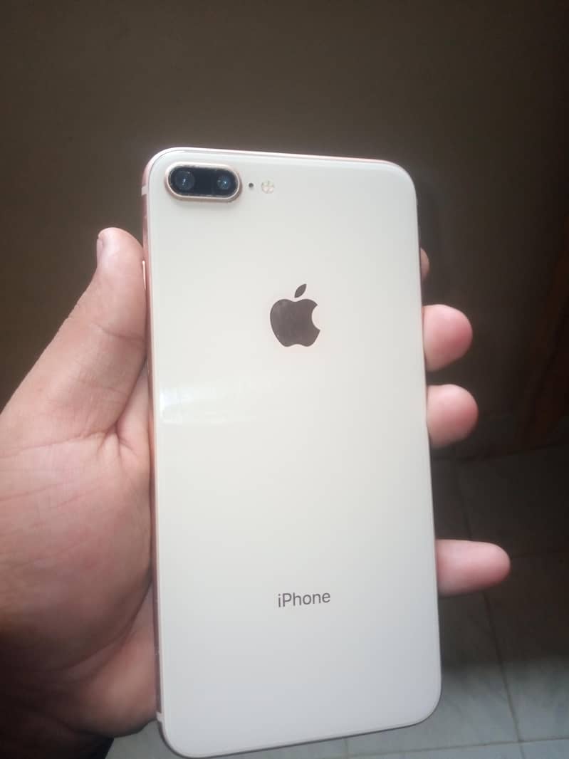 Apple iPhone 8 Plus 1