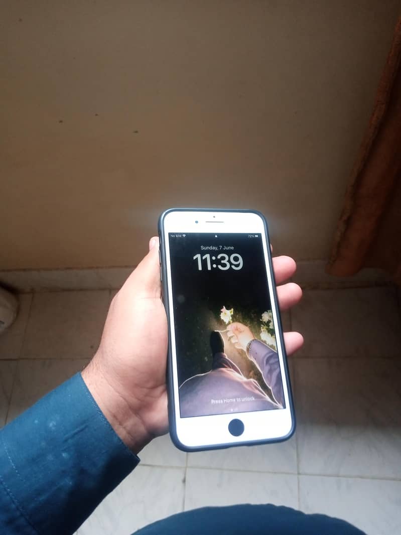 Apple iPhone 8 Plus 5