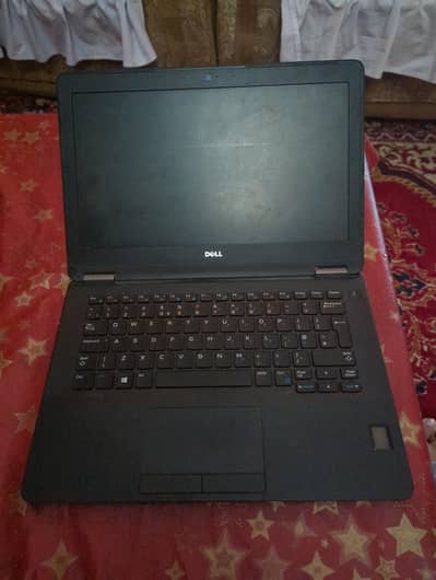 Lattitude E7270