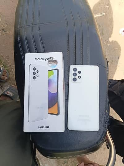 Samsung A52 8/128 GB 1 minor dot And minor sa scratch ha Baqi All OK.