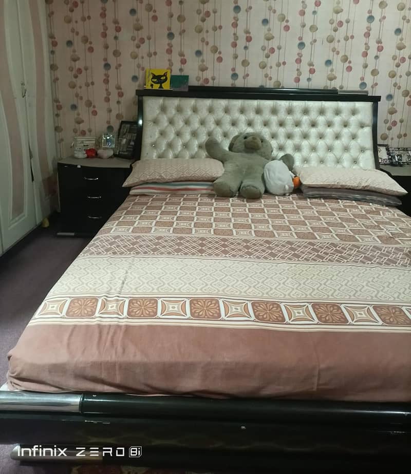 bed+dressing+2side tables 0