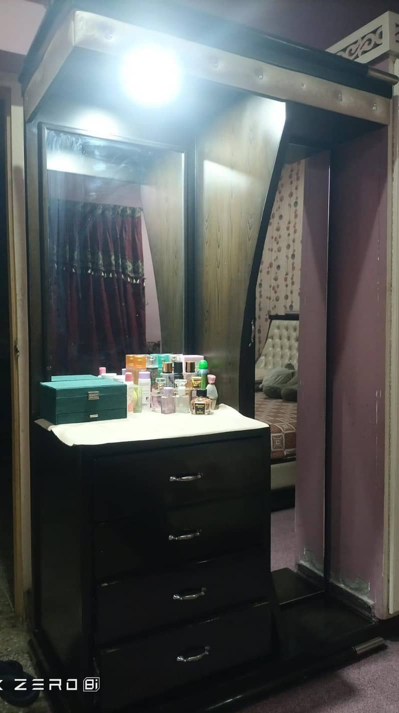 bed+dressing+2side tables 1