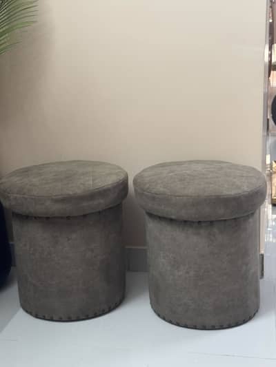 2 sofa chairs