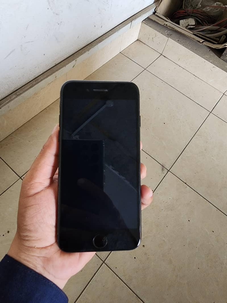 Apple iPhone 7 1
