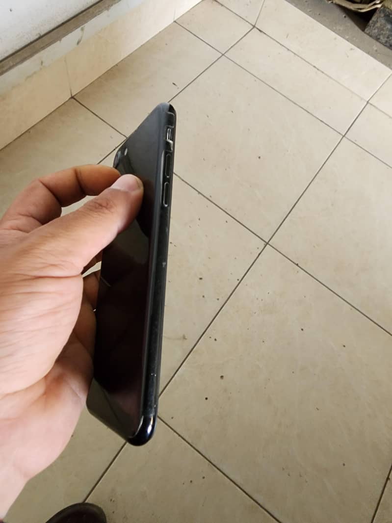 Apple iPhone 7 2