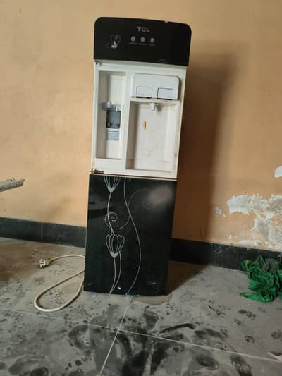 TCL water dispenser