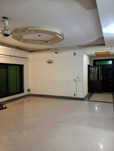 1 kanal 4beds upper portion is available for rent in wapda town phase 1