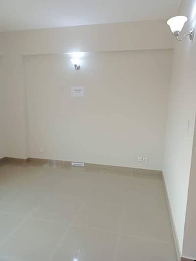10-Marla 3-Bedroom's Flat *Ground Parking* Tile Flooring (Apartment |Flat) For Sale | Askari 10 Lahore Cantt | @nusratestate