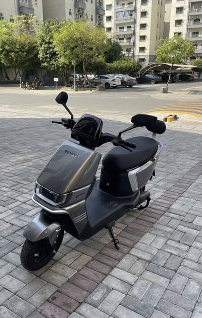 revoo A12 scooty