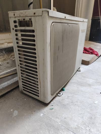 1.5 Ton Split AC for Sale – Excellent Working Condition