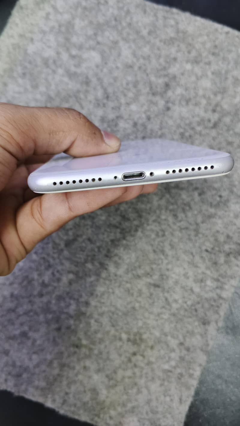 Apple iPhone 8 Plus 4