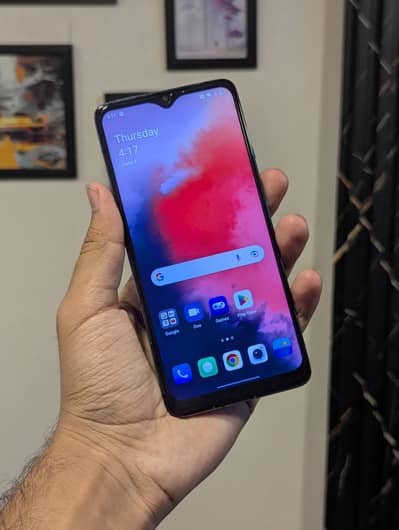 Apple iPhone 13 kisi KY pass available hai batai