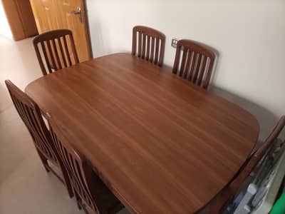 Dinning Table with 6 Chairs in good condition