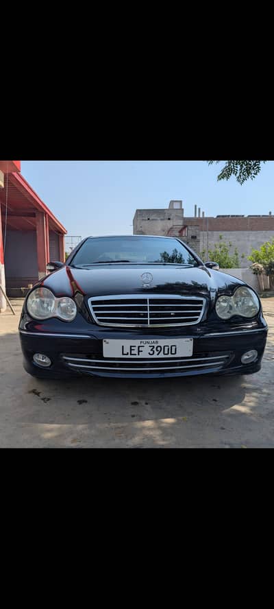 Mercedes C180  2006 total genuine only 79800km driven
