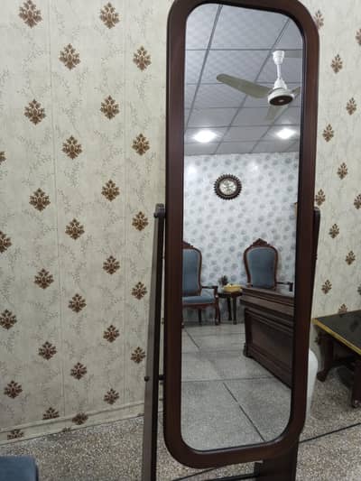 floor standing mirror