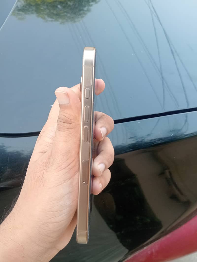 Iphone 16 pro 4