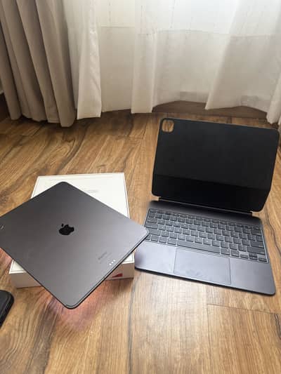 Apple ipad pro 13” M4 wifi+ Magic Keyboard+ Pencil Pro