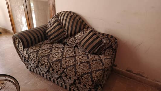 7 seater luxary sofa set 9/10 condition urgent sell