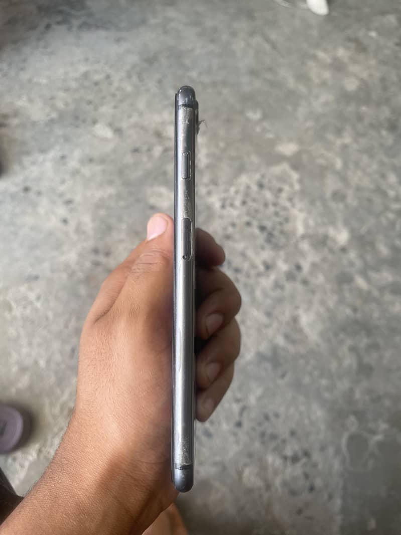 Apple iPhone 8 Plus 1