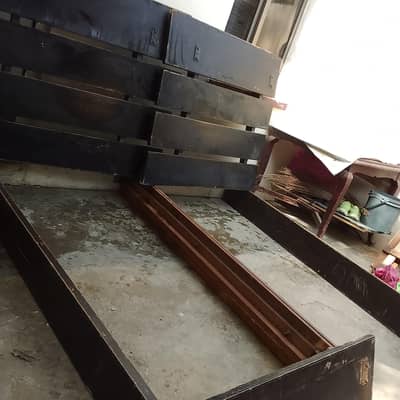 Double bed 10k final 8k free table