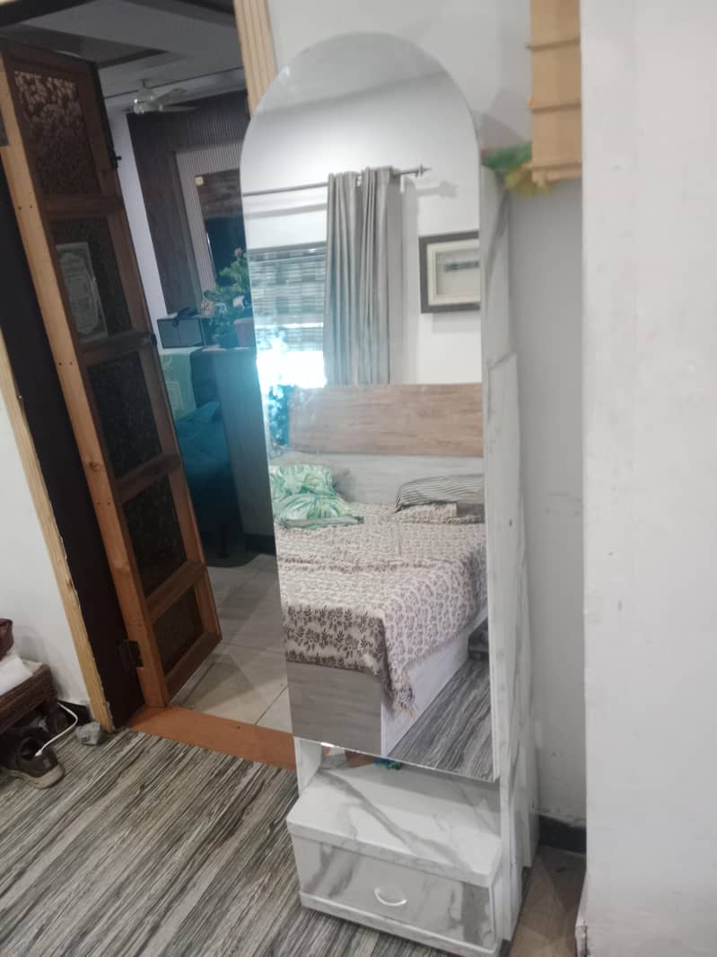 bed and dressing table 6