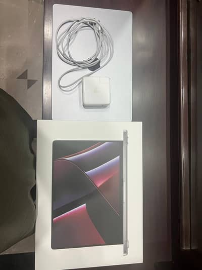 Apple MacBook Pro M2 Lene wala rafta Karen