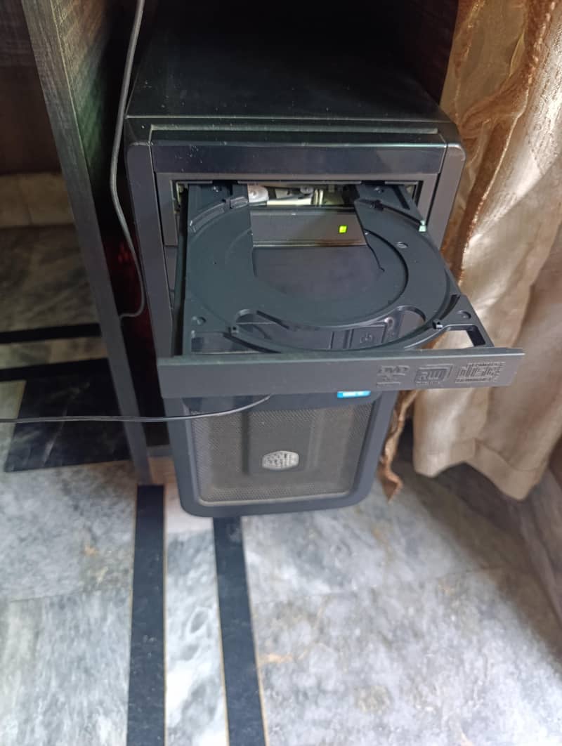 Computer table and  CPU with LCD keyboard Mouse 1