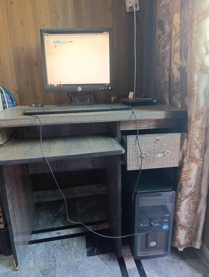 Computer table and  CPU with LCD keyboard Mouse 5