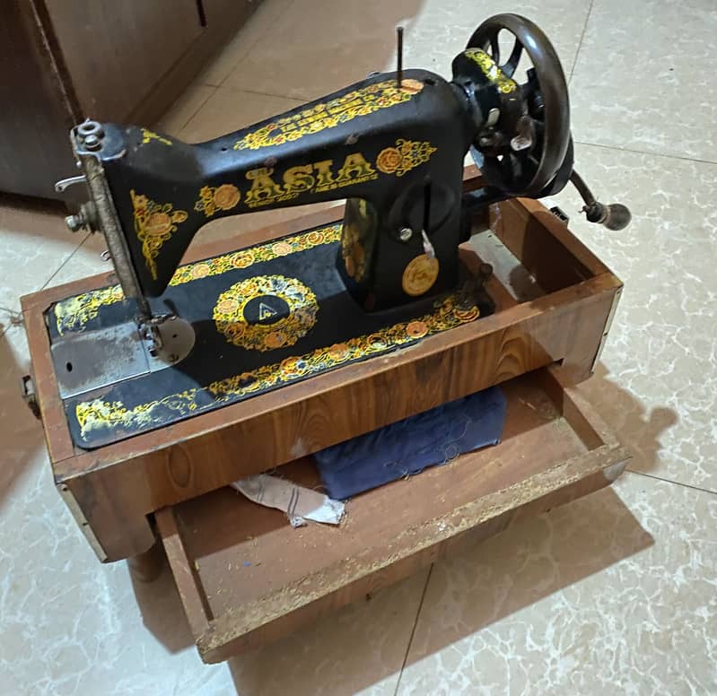 Silahi machine ( sewing machine ) 1