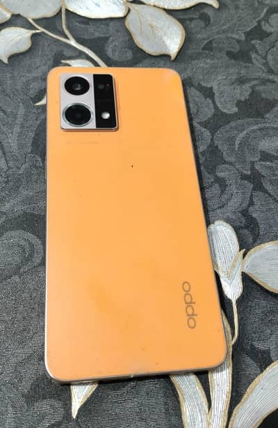 OPPO F21 Pro/ one hand use